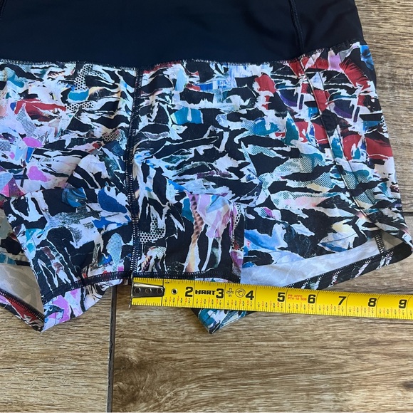 Lululemon Run Times Short II Size 4 Culture Clash Multi Black  Shorts - Picture 11 of 13